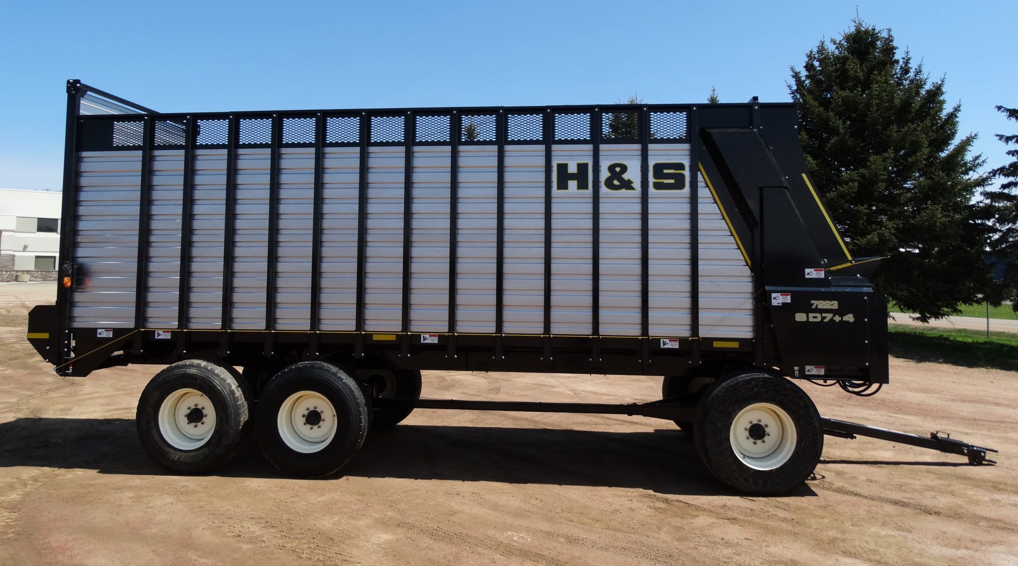 5200-series-extra-capacity-front-unload-forage-boxes-h-s-manufacturing-company-inc